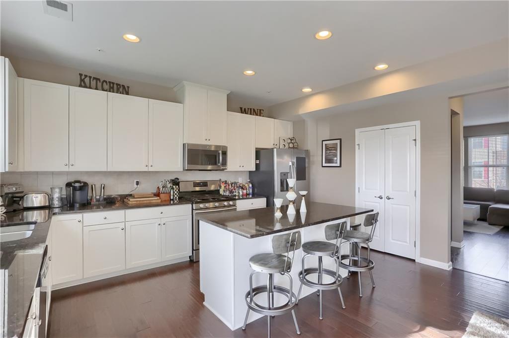892 Beacon Pittsburgh, PA 15237 - Photo 8 of 24