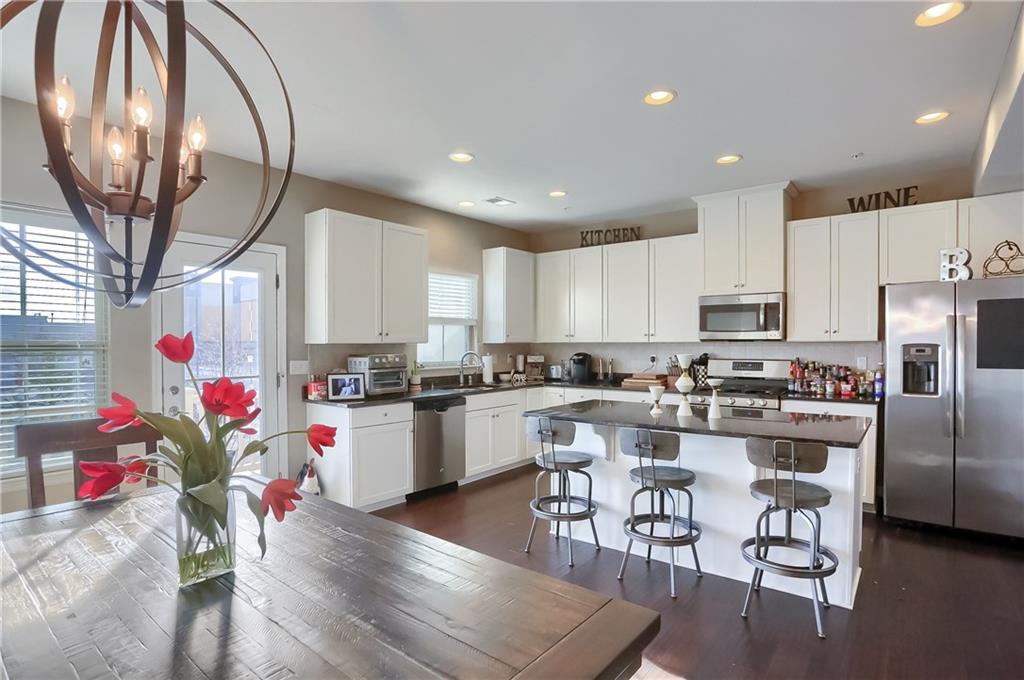 892 Beacon Pittsburgh, PA 15237 - Photo 10 of 24