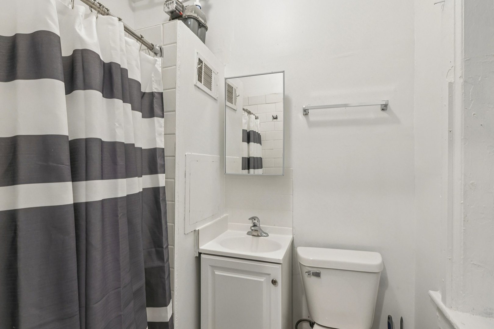 1908 South Loomis Street Chicago, IL 60608 - Photo 23 of 35