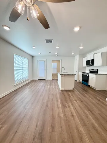 $1,400 | 1615 North Clinton Avenue, Lubbock, TX 79416