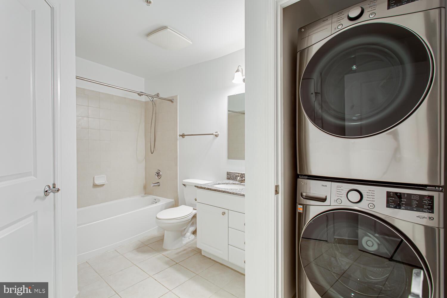 3650 South Glebe Road, Unit 239 Arlington, VA 22202 - Photo 23 of 38 a view of bathroom with washing machine and mirror