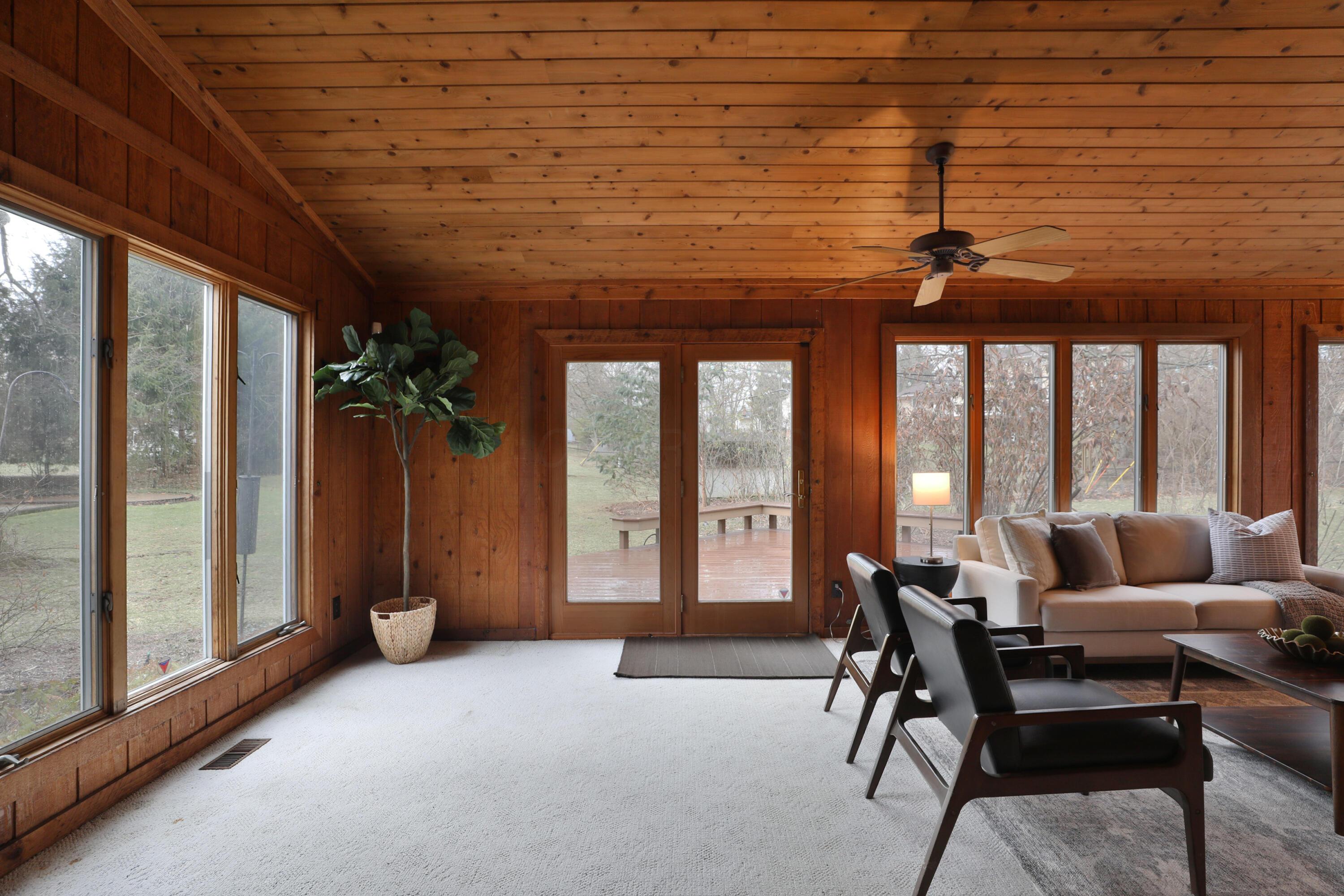 4347 Castleton Road Columbus, OH 43220 - Photo 25 of 71 4 Season Room