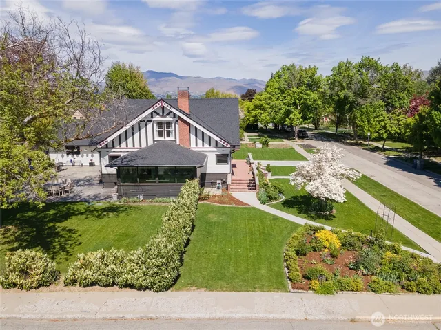 $1,045,000 | 124 South Franklin Avenue, Wenatchee, WA 98801
