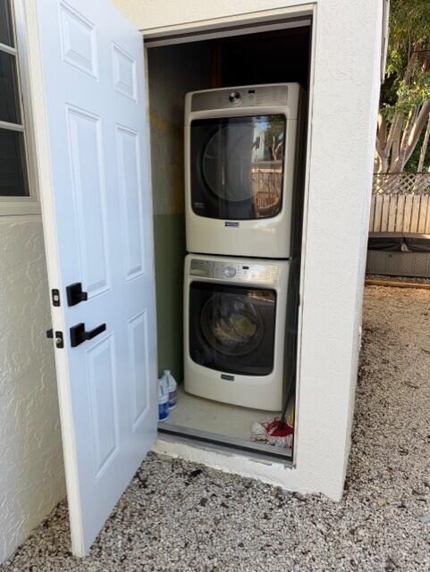 91 Treasure Boulevard Key Largo, FL 33037 - Photo 20 of 20 a utility room with a washer and dryer