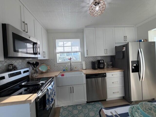 91 Treasure Boulevard Key Largo, FL 33037 - Photo 6 of 20 a kitchen with a sink stove and refrigerator