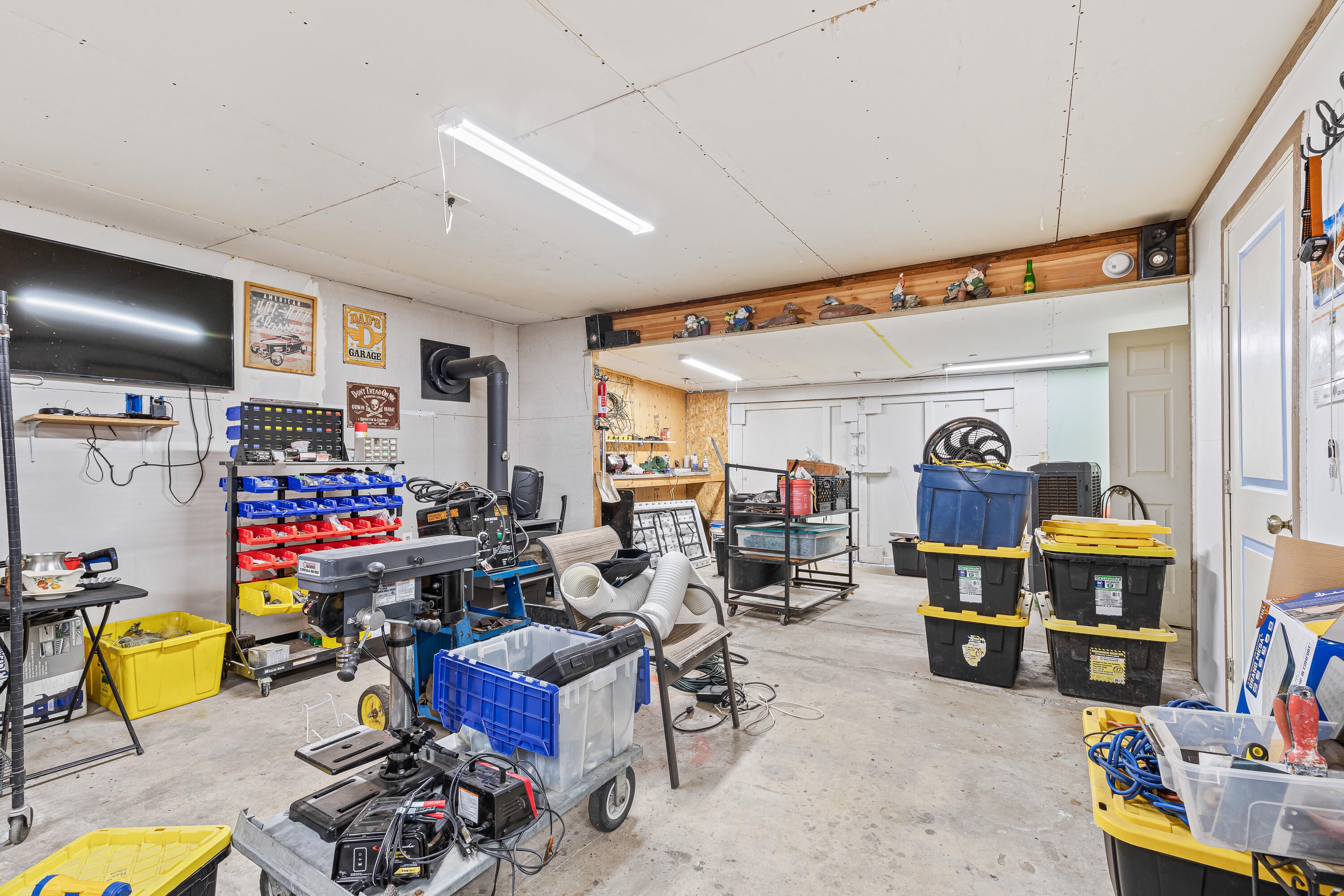 2627 Merriman Road Medford, OR 97501 - Photo 22 of 25 Inside Shop 2