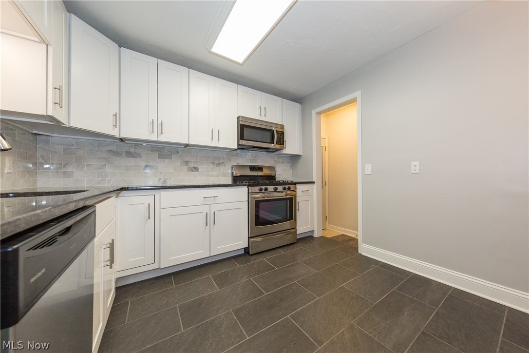 5239 Edenhurst Road Cleveland, OH 44124 - Photo 7 of 25
