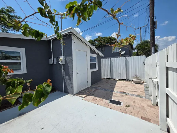 $1,600 | 312 North H Street, Unit B, Lake Worth Beach, FL 33460
