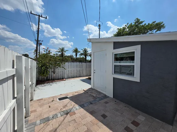 $1,600 | 312 North H Street, Unit B, Lake Worth Beach, FL 33460