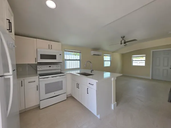 $1,600 | 312 North H Street, Unit B, Lake Worth Beach, FL 33460