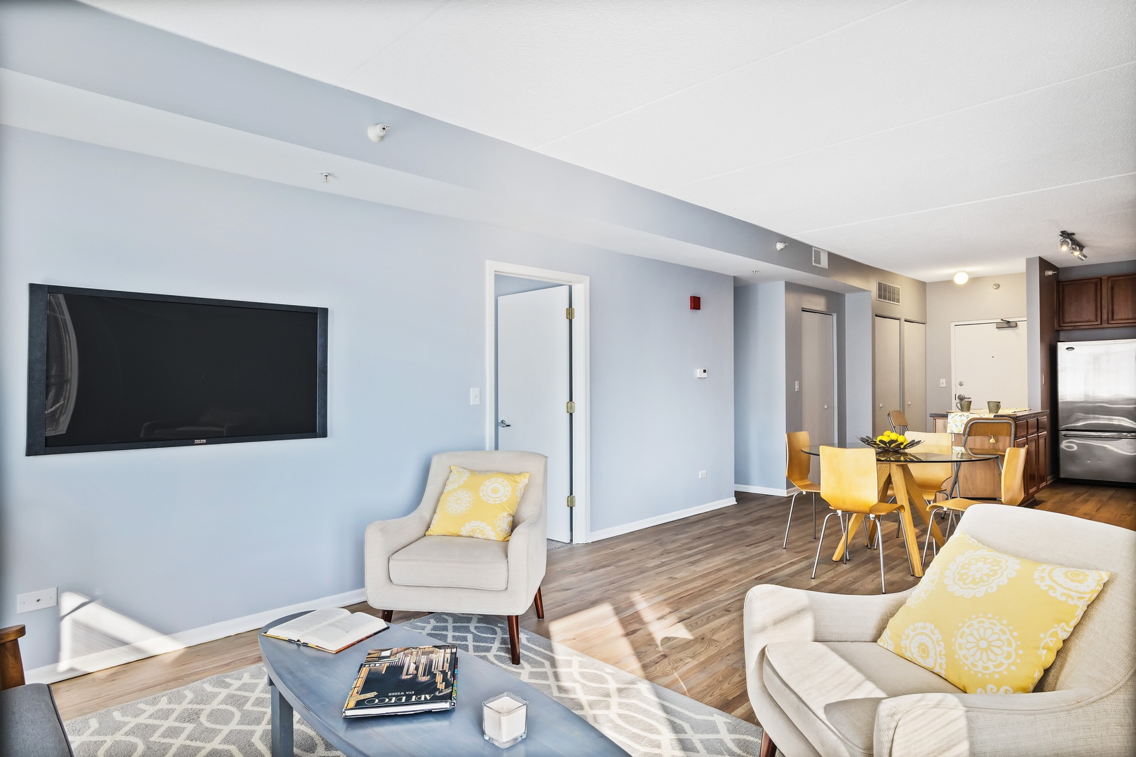 515 Main Street, Unit 708 Evanston, IL 60202 - Photo 2 of 16