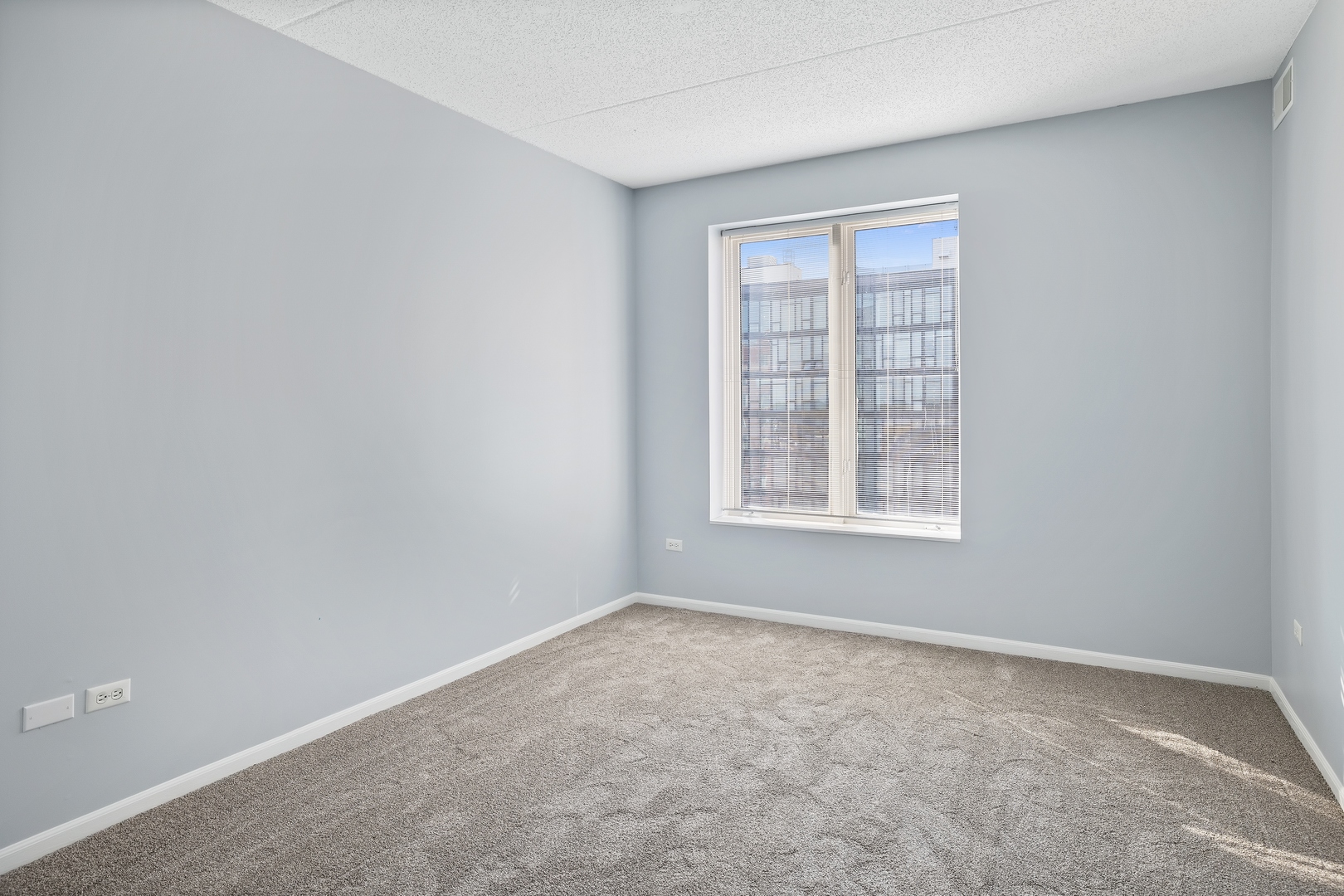 515 Main Street, Unit 708 Evanston, IL 60202 - Photo 12 of 16