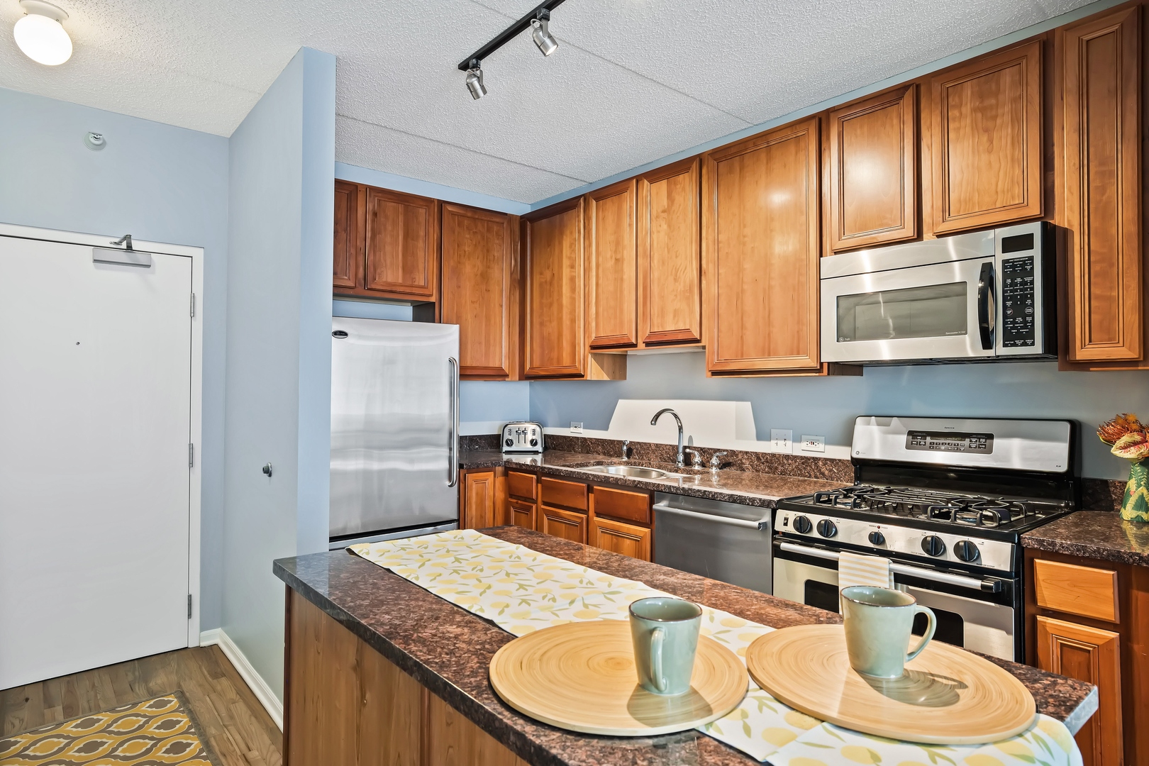 515 Main Street, Unit 708 Evanston, IL 60202 - Photo 5 of 16