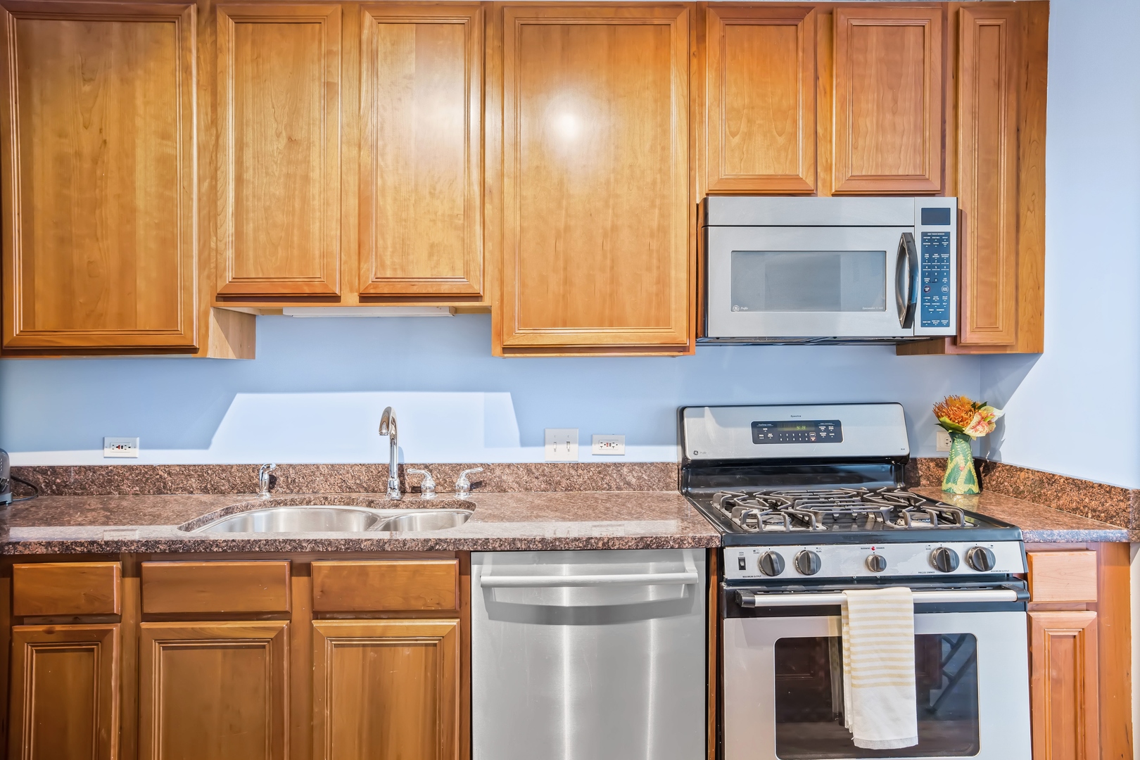 515 Main Street, Unit 708 Evanston, IL 60202 - Photo 6 of 16