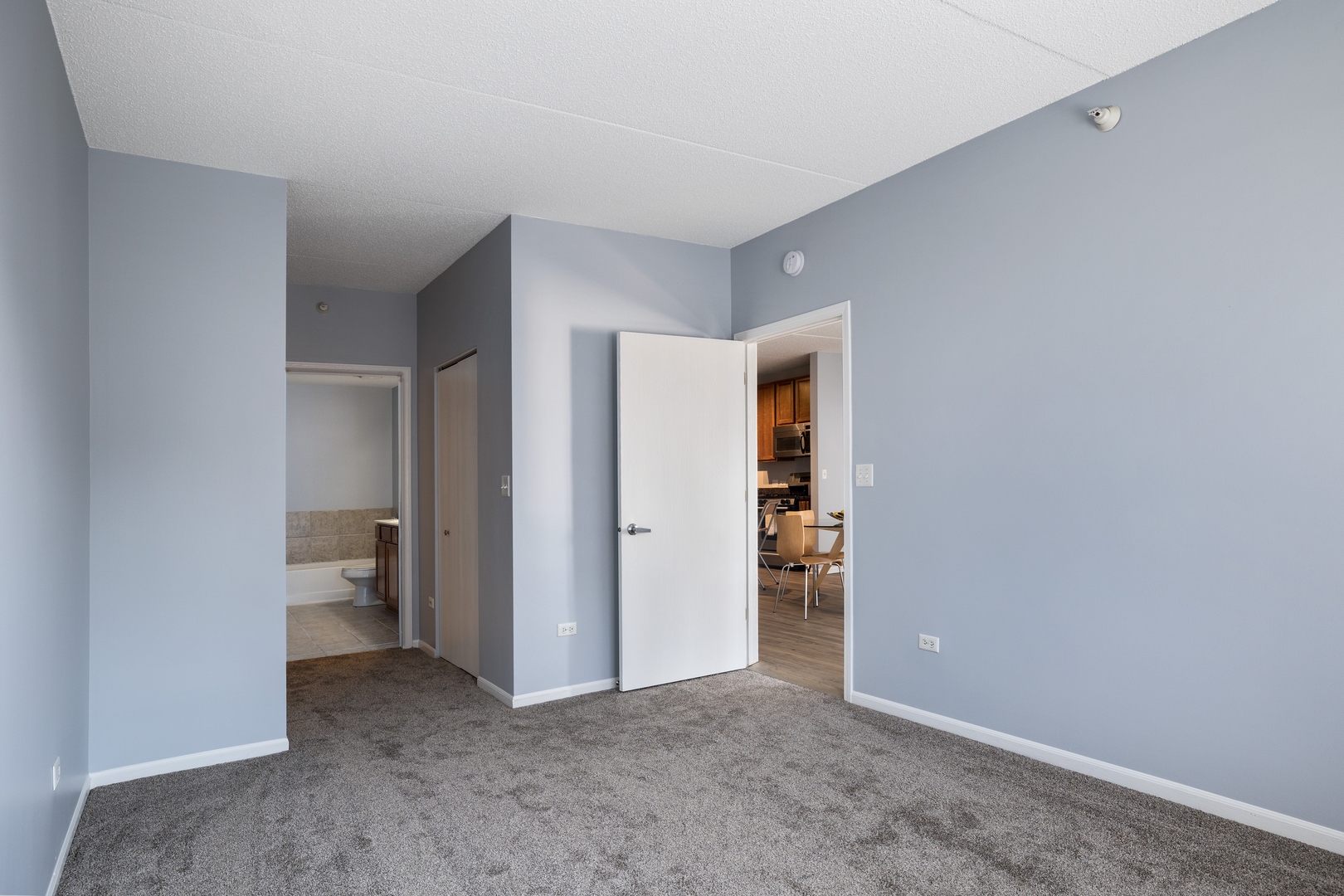 515 Main Street, Unit 708 Evanston, IL 60202 - Photo 7 of 16