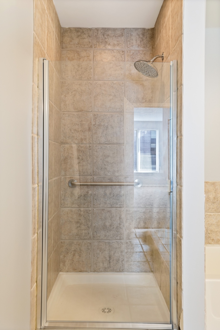 515 Main Street, Unit 708 Evanston, IL 60202 - Photo 10 of 16