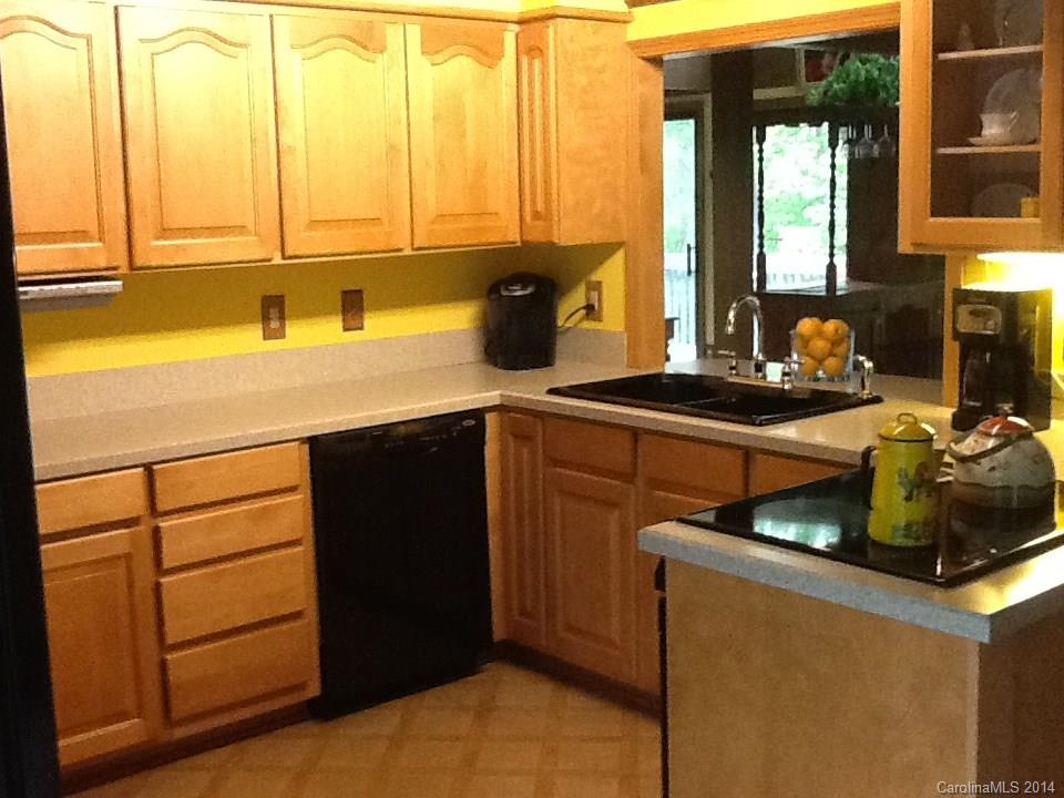 4 Pine Point Road Lake Wylie, SC 29710 - Photo 5 of 21 Gallery Image 5