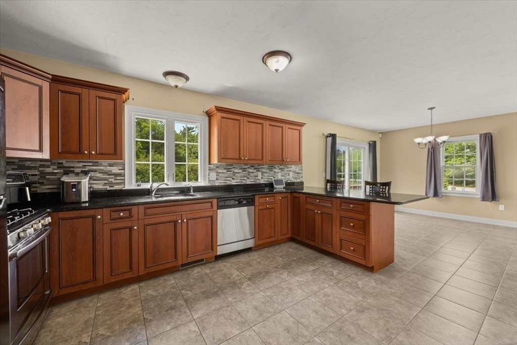 18 Bethel Way Wareham, MA 02576 - Photo 11 of 42