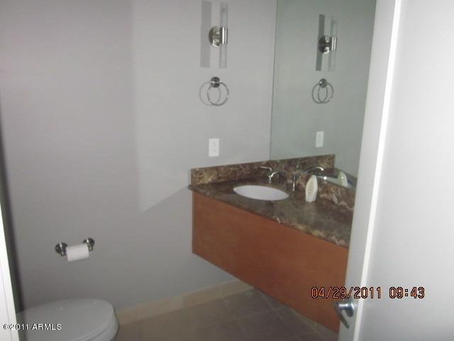 120 East Rio Salado Parkway, Unit 604 Tempe, AZ 85281 - Photo 12 of 14 Bathroom