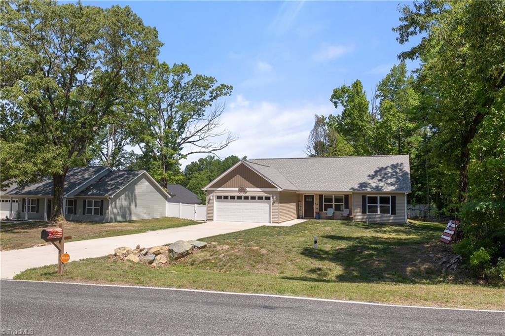 147 Lambeth Road Thomasville, NC 27360 - Photo 4 of 40