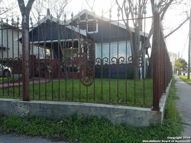 $2,350 | 1421 Austin Street, San Antonio, TX 78215