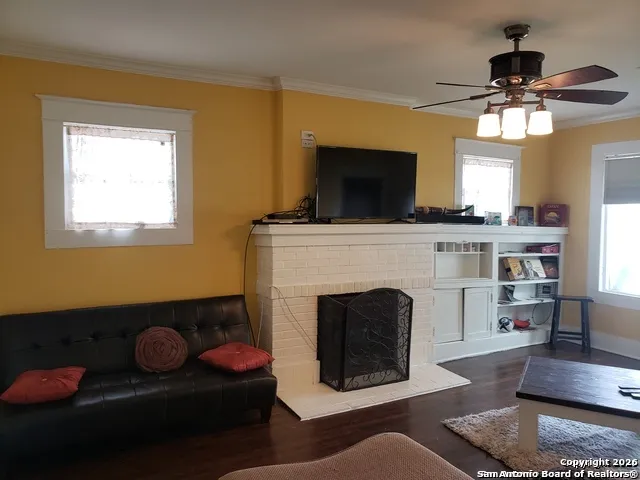 $2,350 | 1421 Austin Street, San Antonio, TX 78215