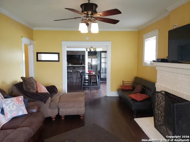 $2,350 | 1421 Austin Street, San Antonio, TX 78215