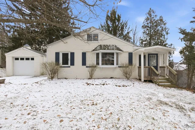 $196,500 | 204 Eureka Drive, Manlius, NY 13104