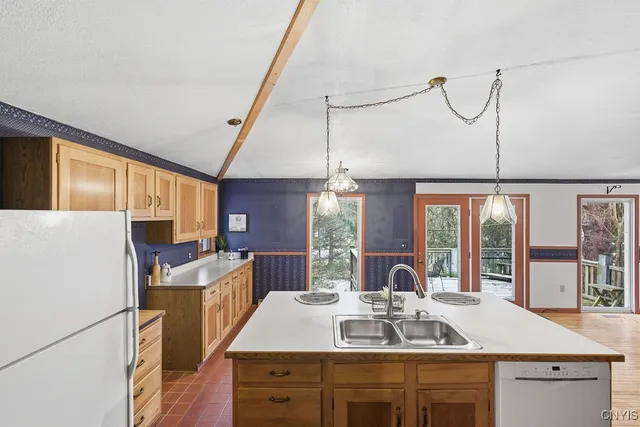 $196,500 | 204 Eureka Drive, Manlius, NY 13104