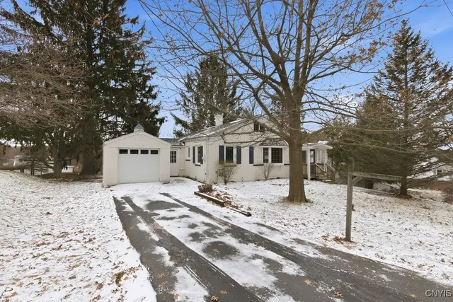 $196,500 | 204 Eureka Drive, Manlius, NY 13104