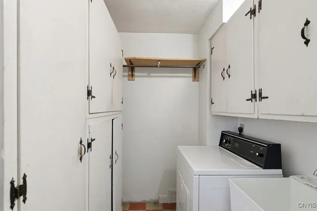 $196,500 | 204 Eureka Drive, Manlius, NY 13104