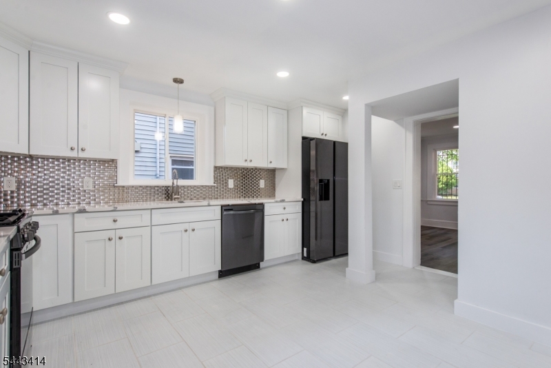 57 Goldsmith Avenue Newark, NJ 07112 - Photo 5 of 29