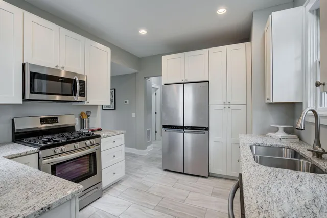 $5,995 | 2056 Summit Avenue, St. Paul, MN 55105