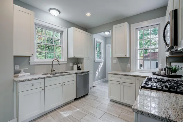 $5,995 | 2056 Summit Avenue, St. Paul, MN 55105