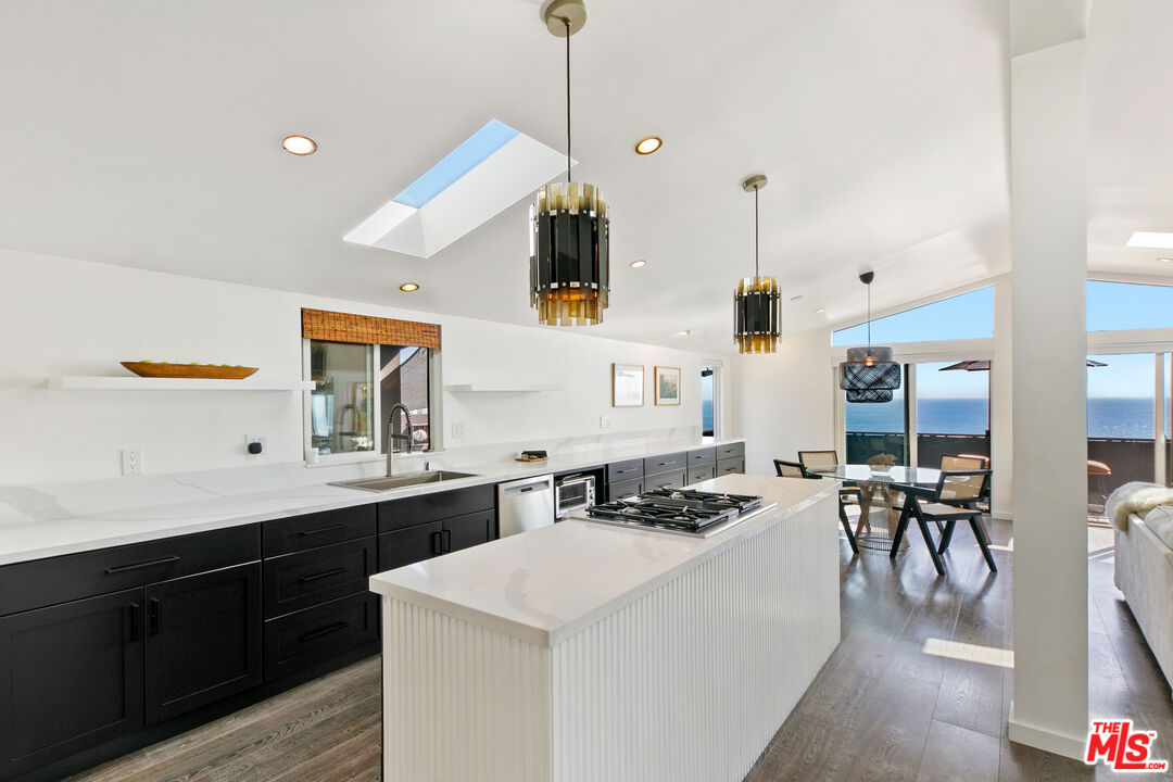 29500 Heathercliff Road, Unit 159 Malibu, CA 90265 - Photo 4 of 37 a kitchen with a table and chairs in it