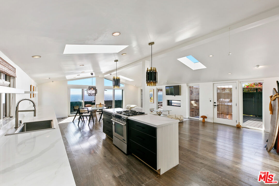 29500 Heathercliff Road, Unit 159 Malibu, CA 90265 - Photo 6 of 37 a large kitchen with a table and chairs