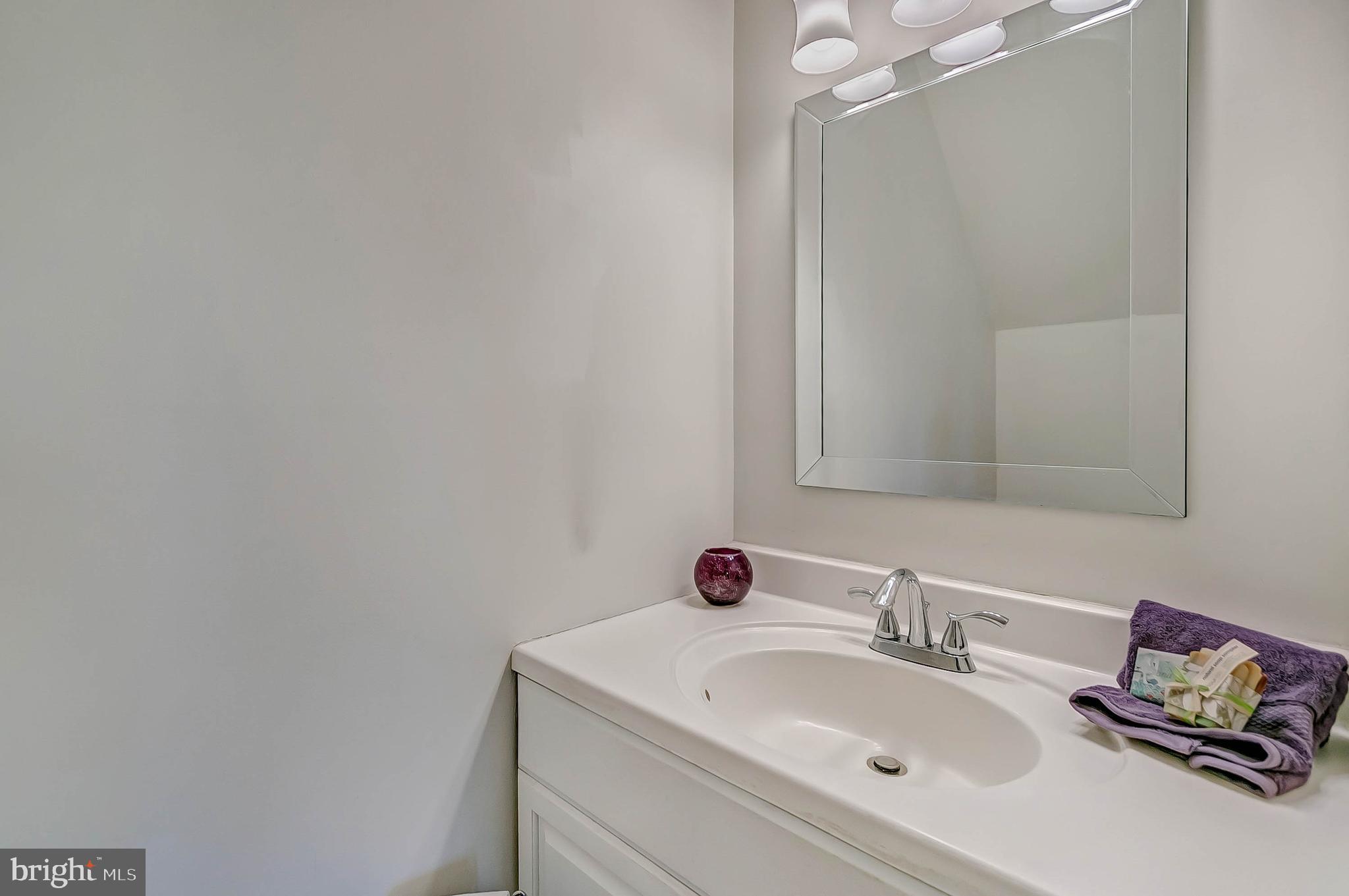 4513 Lees Corner Road Chantilly, VA 20151 - Photo 13 of 28 Main level half bath