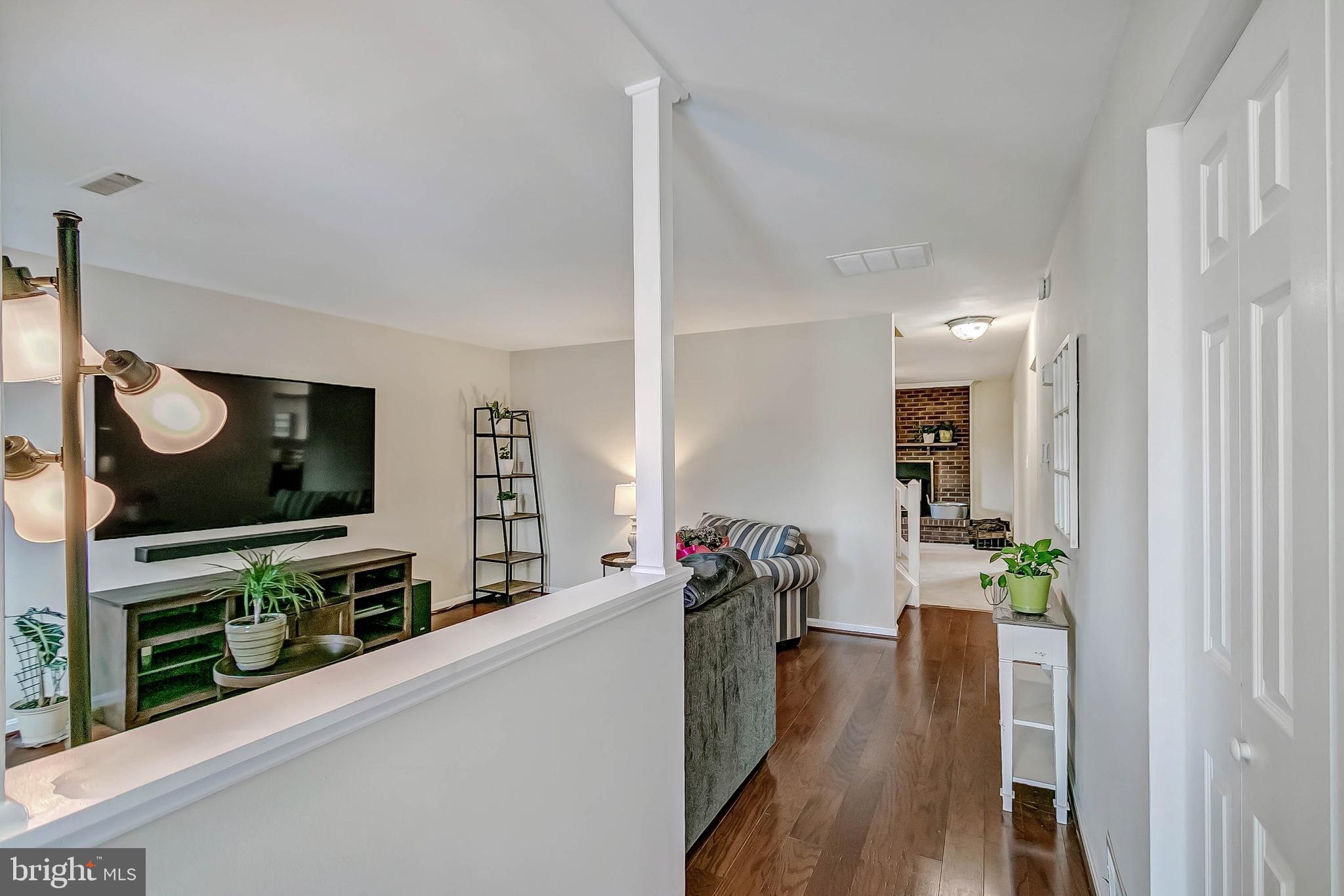 4513 Lees Corner Road Chantilly, VA 20151 - Photo 3 of 28 Foyer