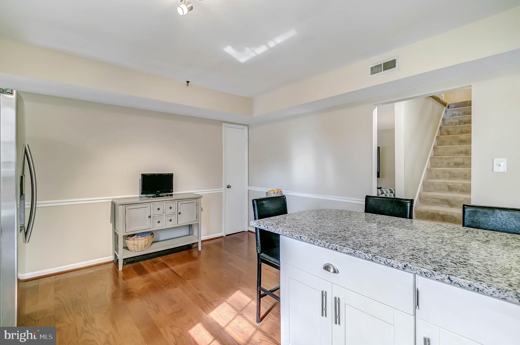 4513 Lees Corner Road Chantilly, VA 20151 - Photo 8 of 28 Kitchen with table space