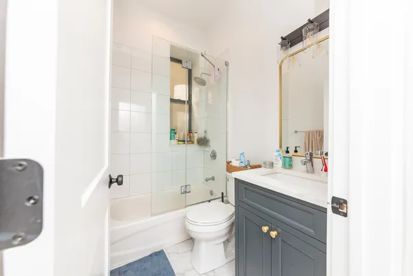 $2,885 | 3517 North Reta Avenue, Unit 2R, Chicago, IL 60657