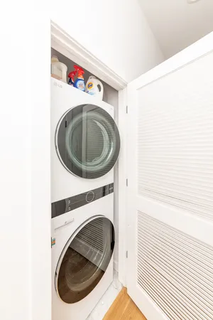 $2,885 | 3517 North Reta Avenue, Unit 2R, Chicago, IL 60657