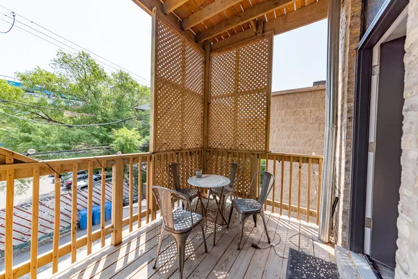 $2,885 | 3517 North Reta Avenue, Unit 2R, Chicago, IL 60657