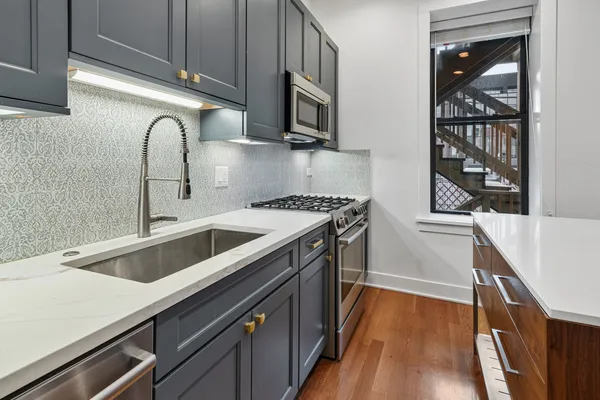 $2,885 | 3517 North Reta Avenue, Unit 2R, Chicago, IL 60657