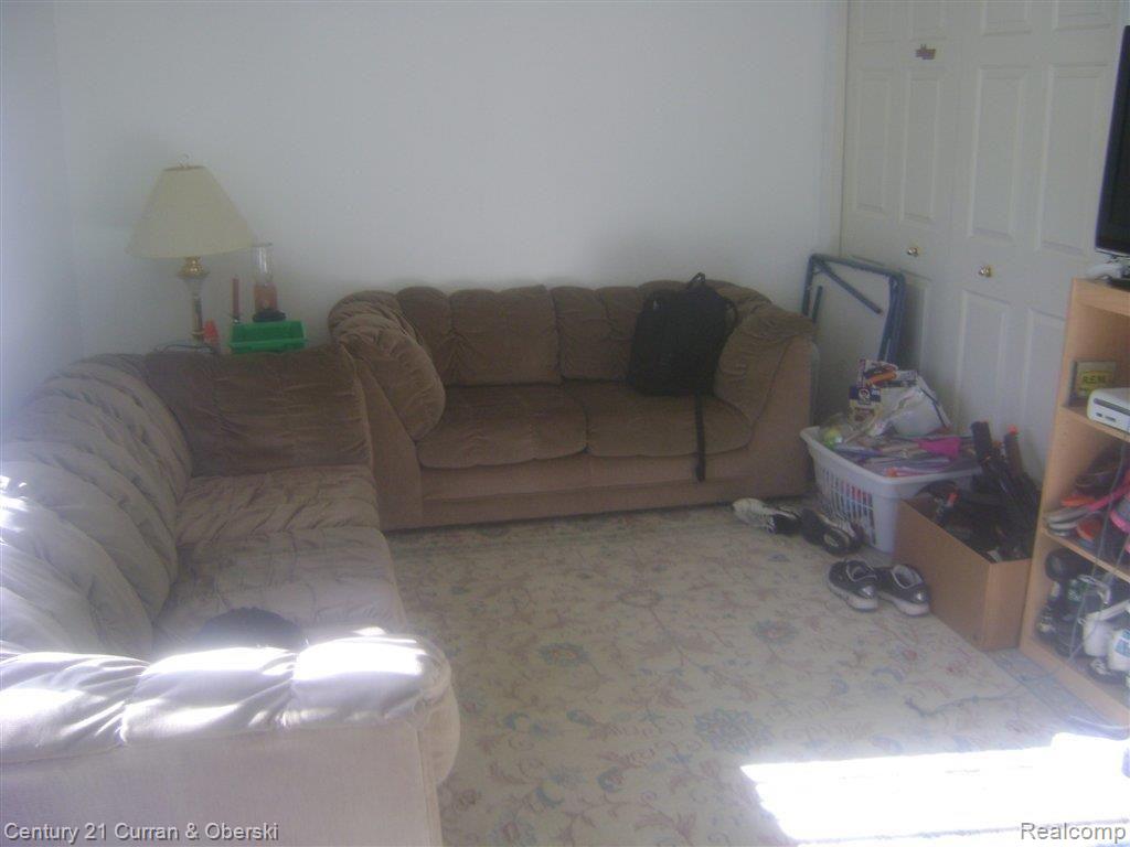 646 Cherry Orchard Road Canton, MI 48188 - Photo 4 of 13 Picture 081.jpg