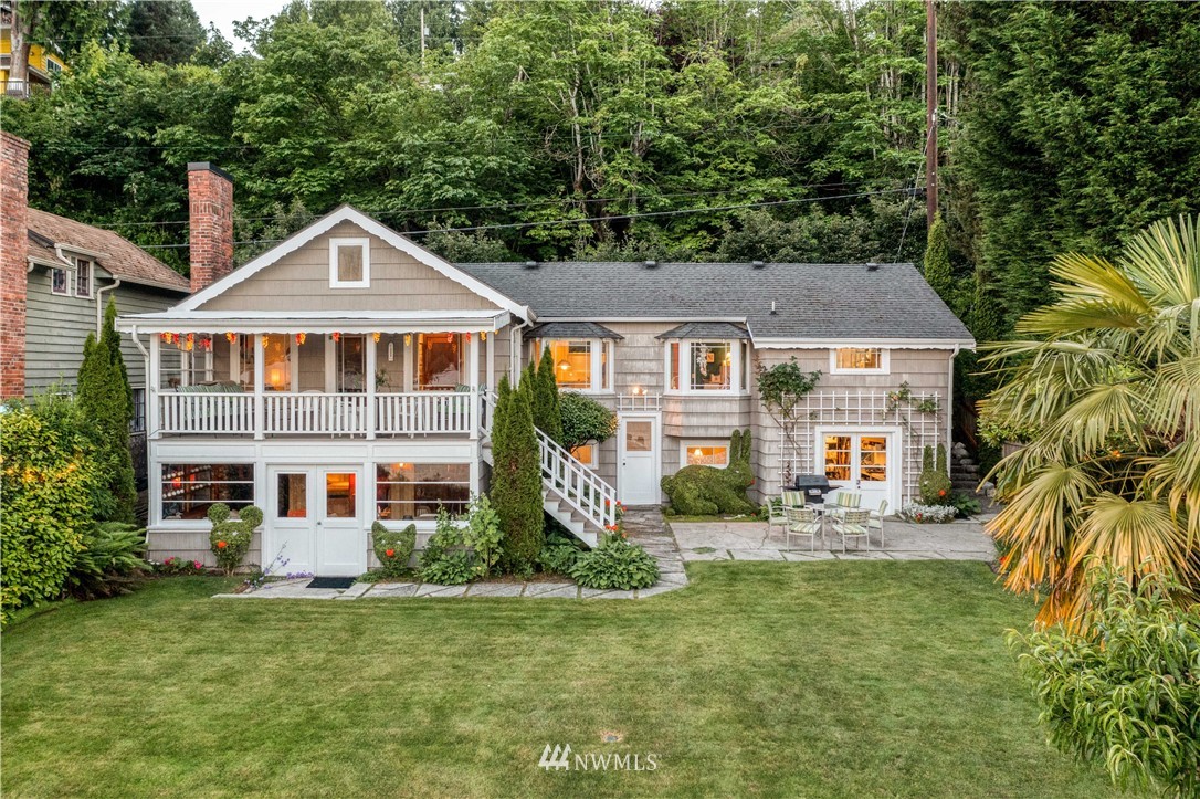 11712 Riviera Place Northeast Seattle, WA 98125 - Photo 2 of 32 Gallery Image 2