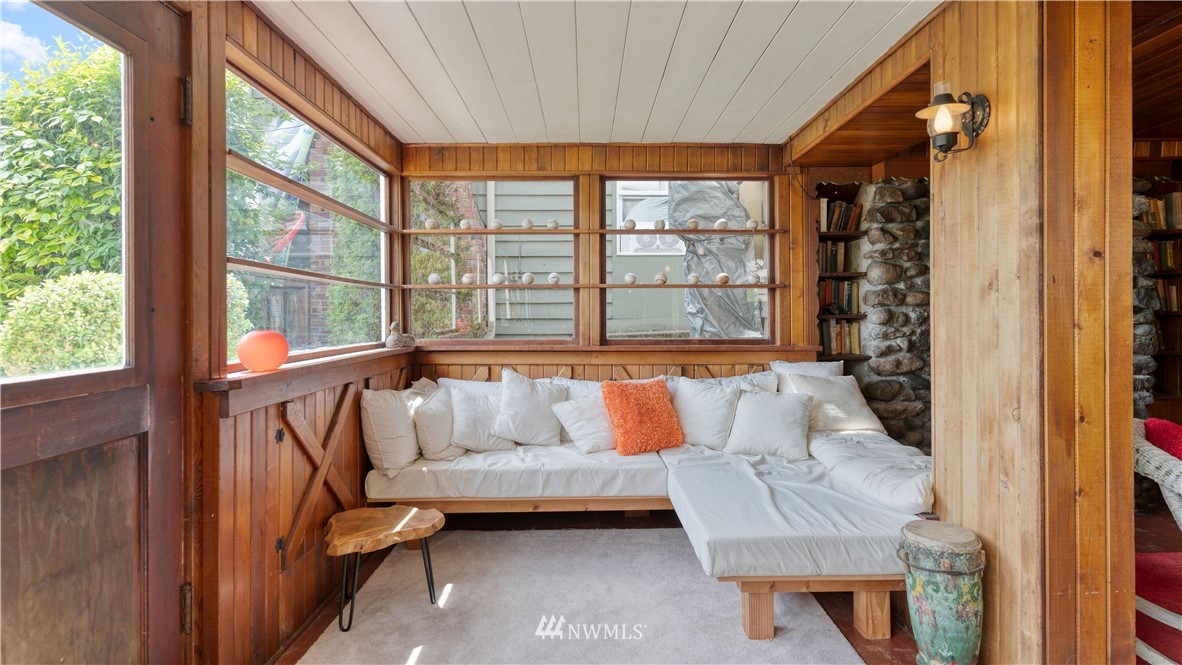 11712 Riviera Place Northeast Seattle, WA 98125 - Photo 20 of 32 Gallery Image 20