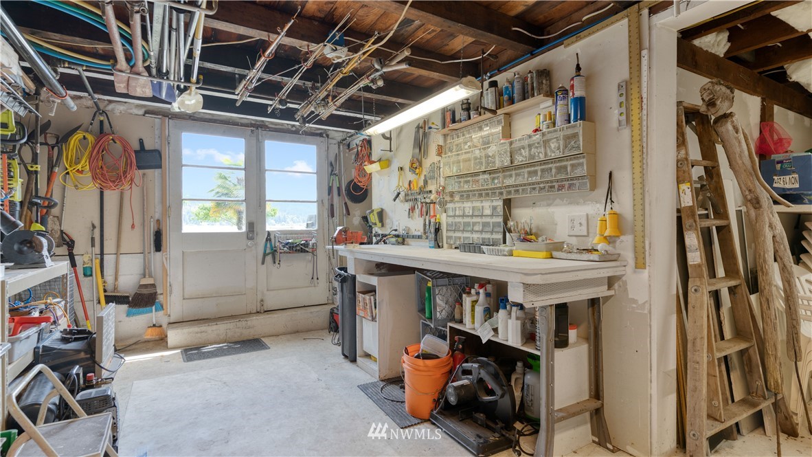 11712 Riviera Place Northeast Seattle, WA 98125 - Photo 25 of 32 Gallery Image 25