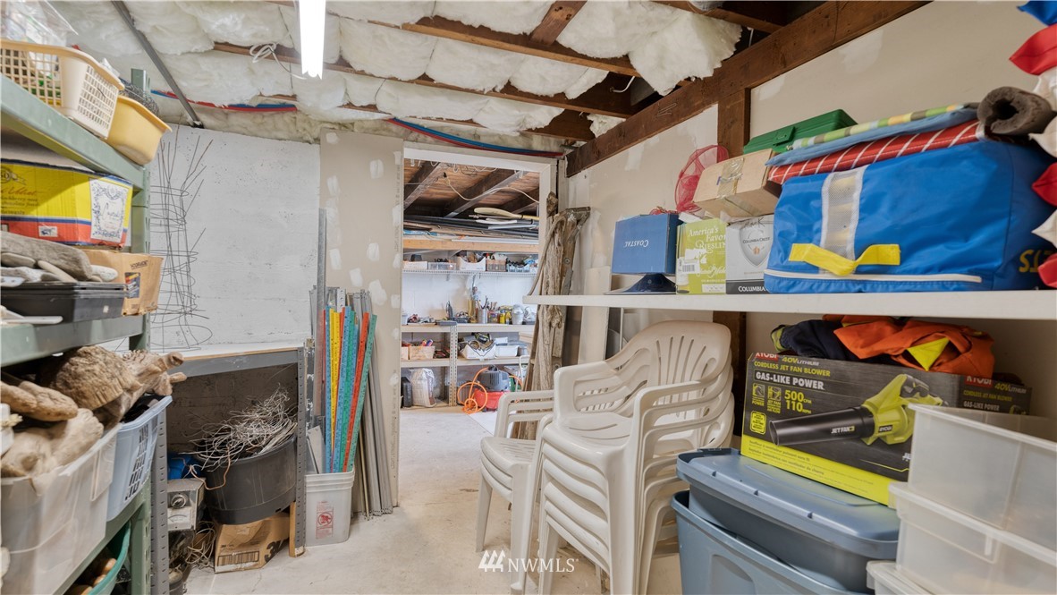 11712 Riviera Place Northeast Seattle, WA 98125 - Photo 26 of 32 Gallery Image 26