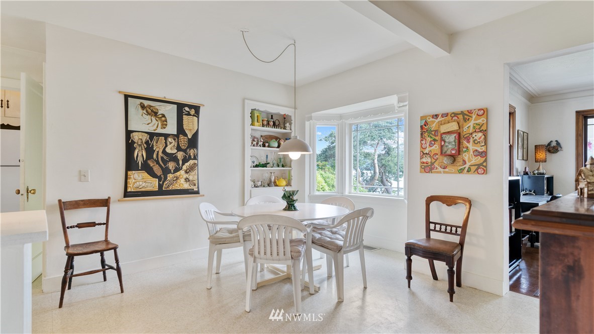 11712 Riviera Place Northeast Seattle, WA 98125 - Photo 6 of 32 Gallery Image 6