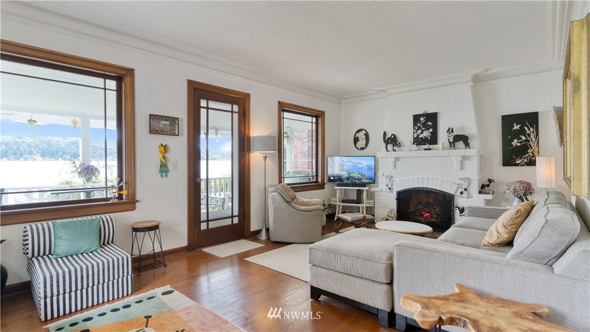 11712 Riviera Place Northeast Seattle, WA 98125 - Photo 7 of 32 Gallery Image 7